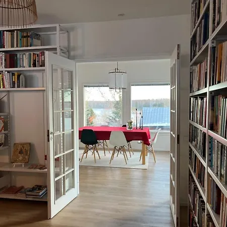 וילה Idyllic Sea View House